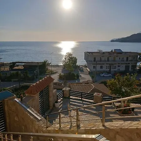 Chrisimos Apartament *