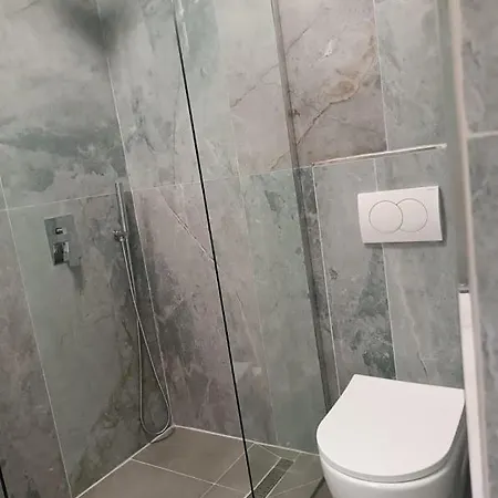 Chrisimos Apartment Himare